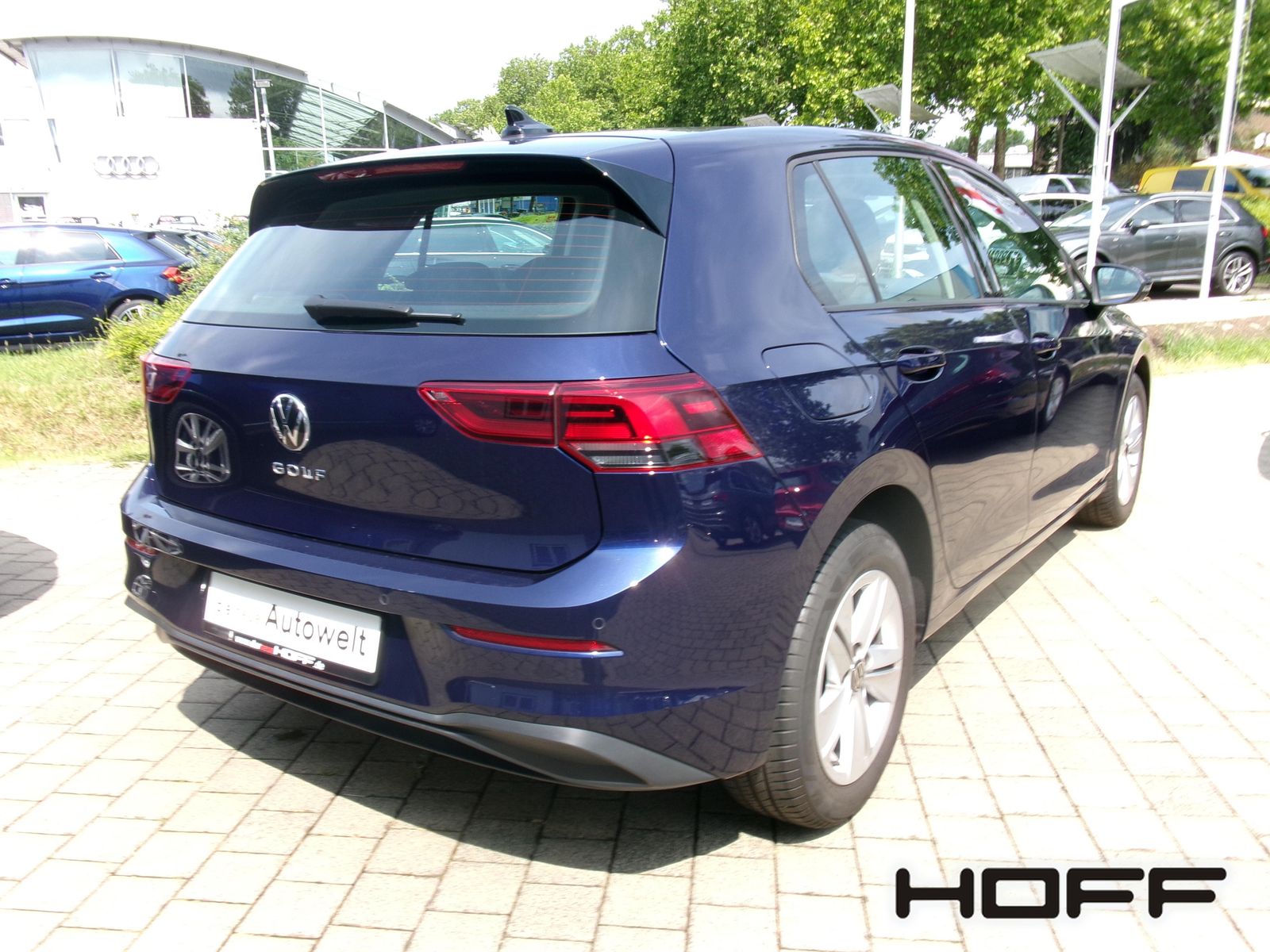 Volkswagen Golf VIII 1.0 TSI Life - Samsaru's Car Outlet