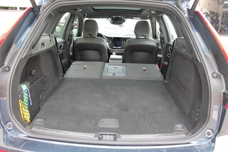 Volvo XC60 T8 Inscription  4C-ACC-StHzg-Massage-AHK