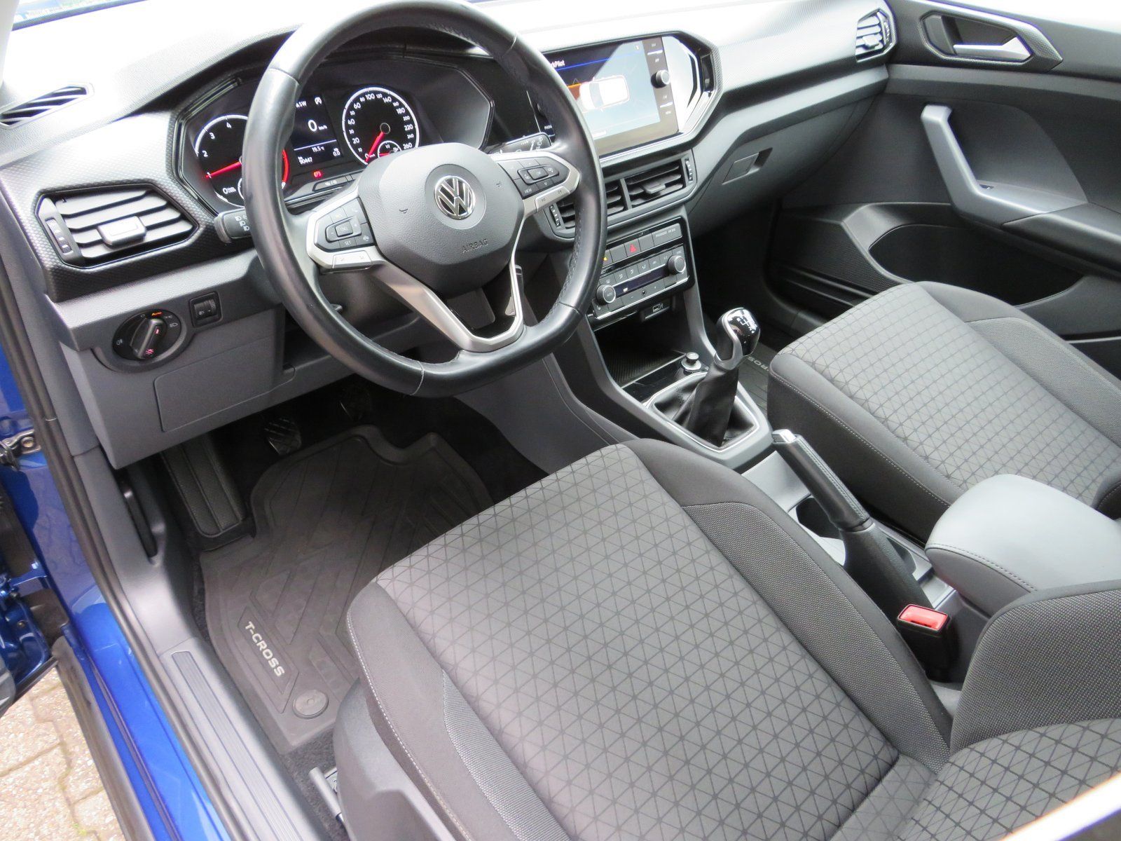 Volkswagen T-Cross 1.0 TSI Life - Samsaru's Car Outlet