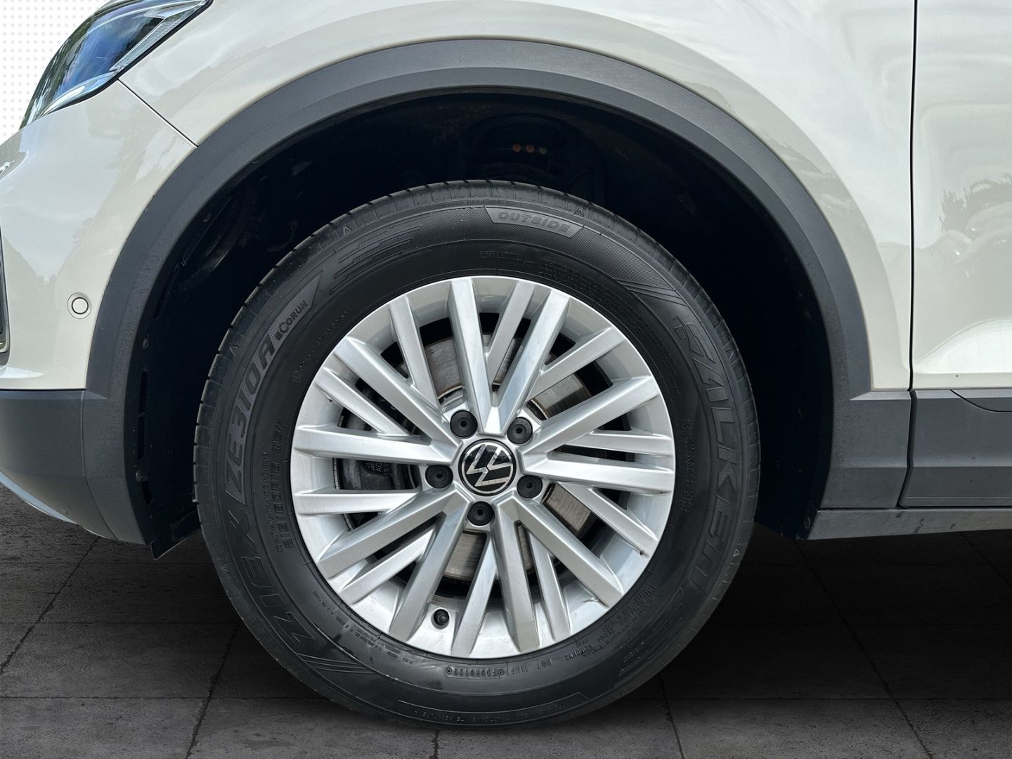 Volkswagen T-Roc Life 2.0 TDI DSG - Samsaru's Car Outlet