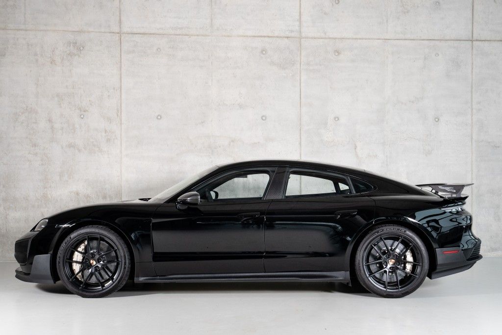 Porsche Taycan Turbo GT WEISSACH-PACKET ON STOCK!