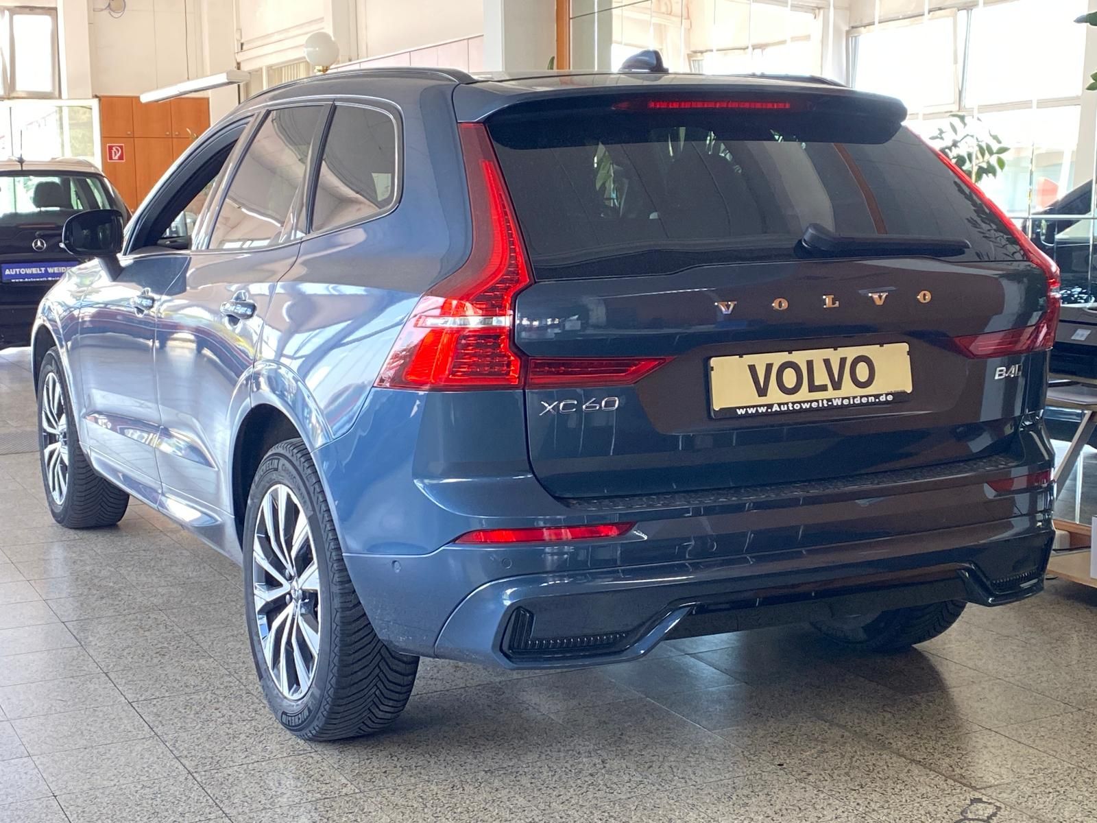 Volvo XC60 B4 Diesel Mild-Hybrid AWD Plus Dark
