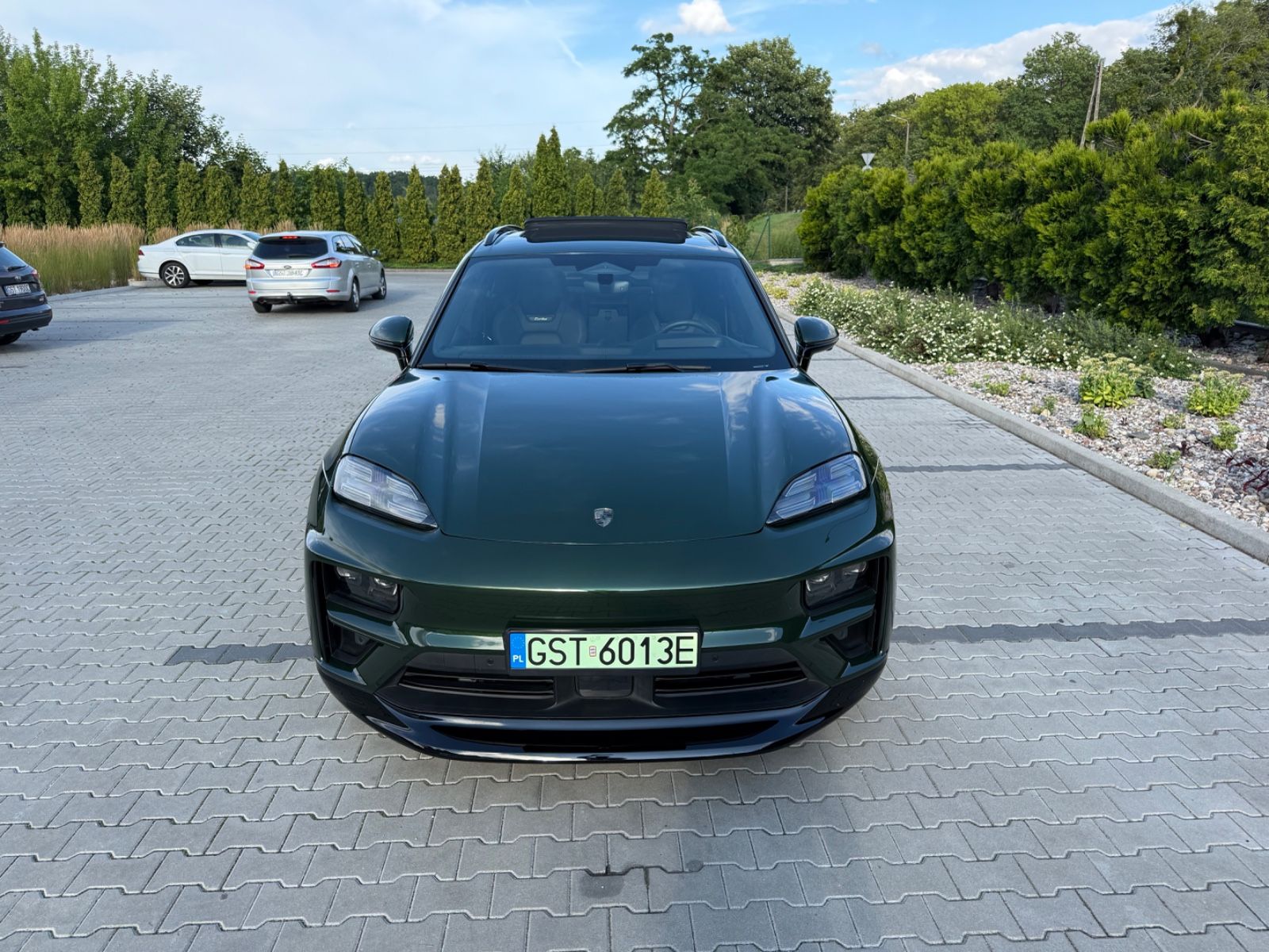Porsche Macan Electric Turbo - Samsaru's Car Outlet