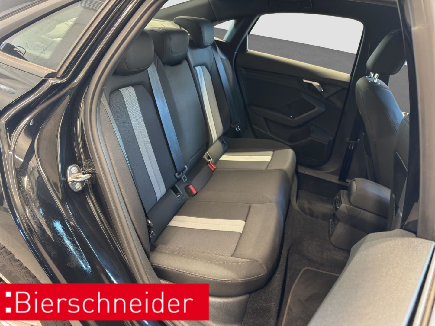 Audi A3 Limousine 2.0 TDI S tronic 35 advanced REAR N