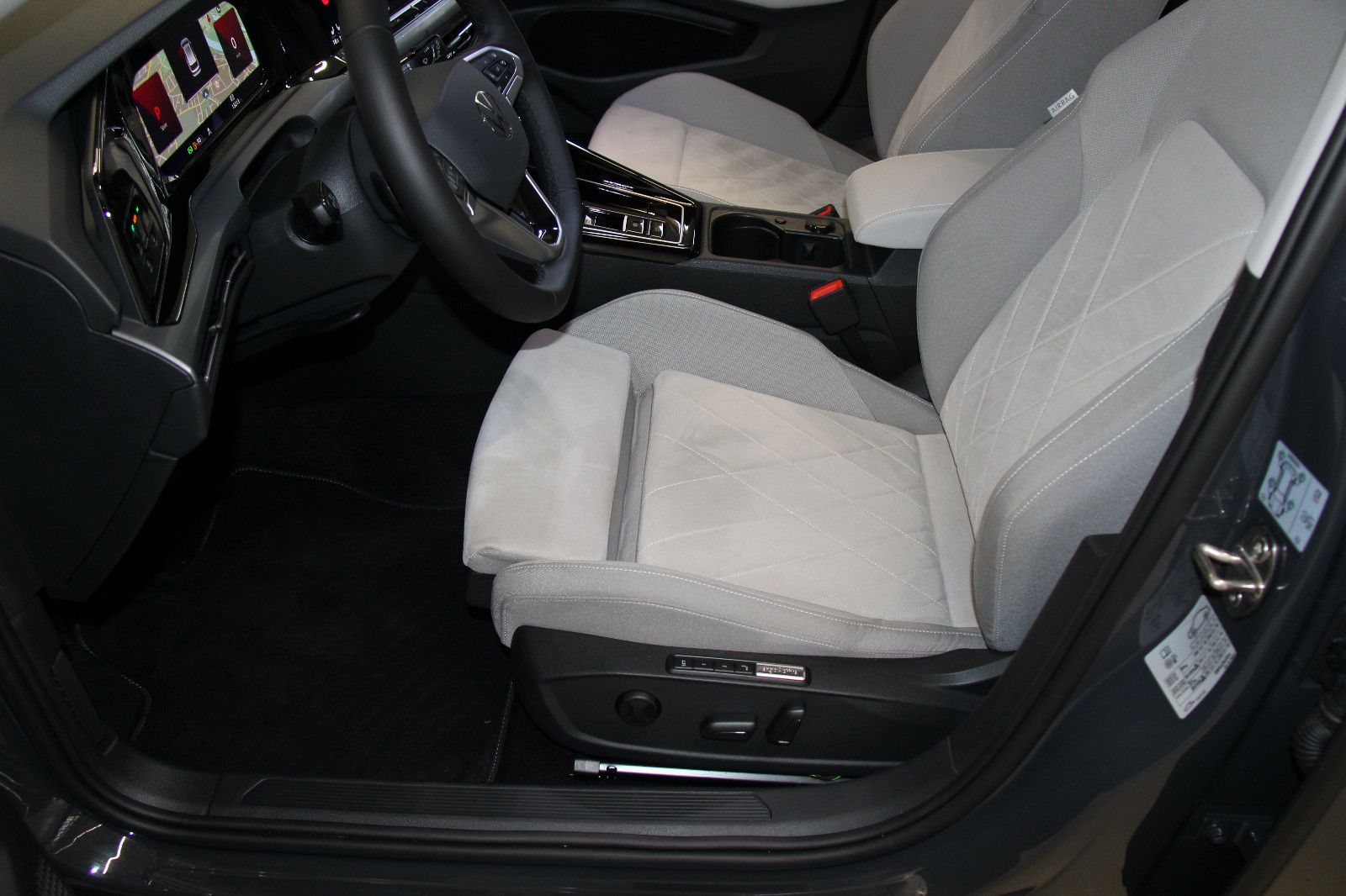 Volkswagen Golf 8 Var.Style 2.0 TDI DSG - Samsaru's Car Outlet