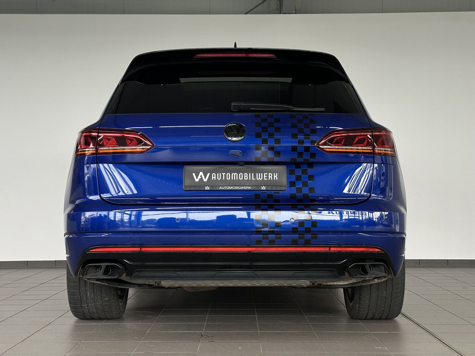 Volkswagen Touareg R-Line BLACK - Samsaru's Car Outlet