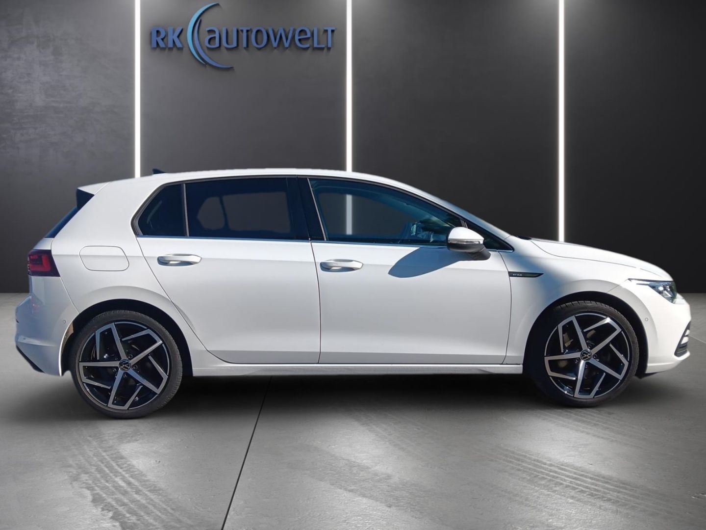 Volkswagen Golf 8 VIII Style 1.5 TSI - Samsaru's Car Outlet