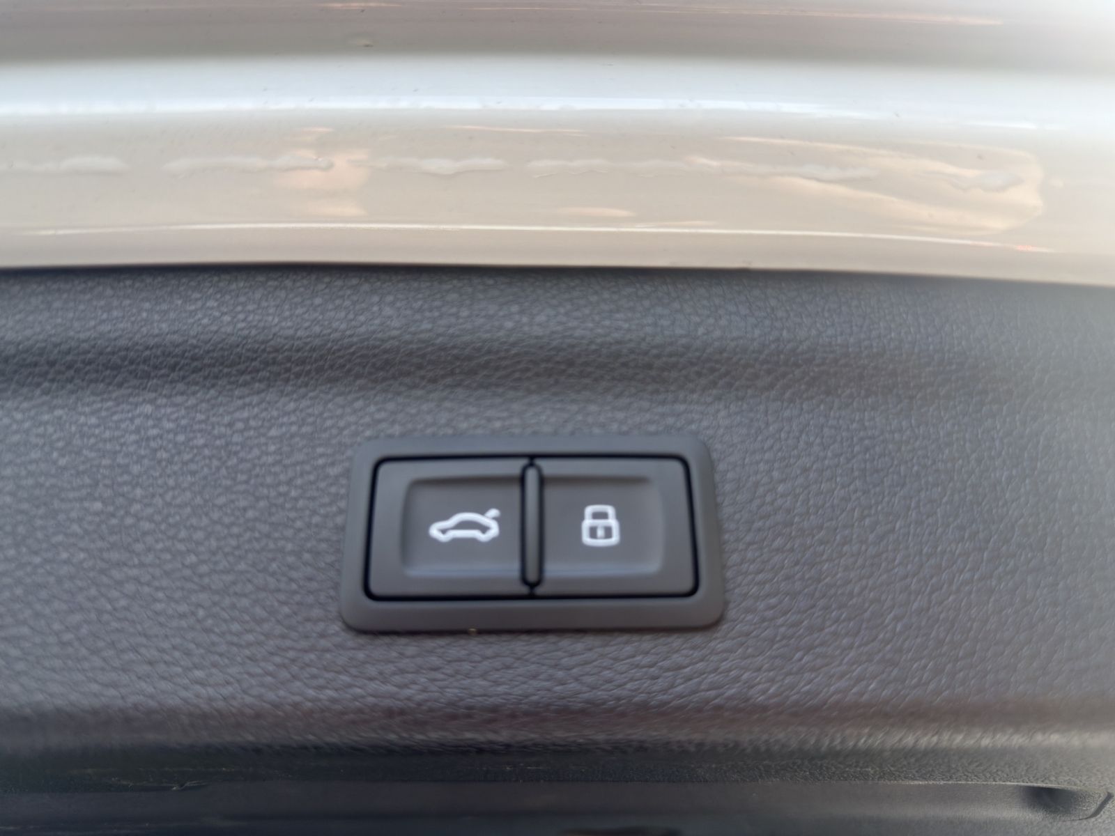 Audi Q3 40 TDI QUATTRO S-LINE+AHK+NAVI+MATRIX
