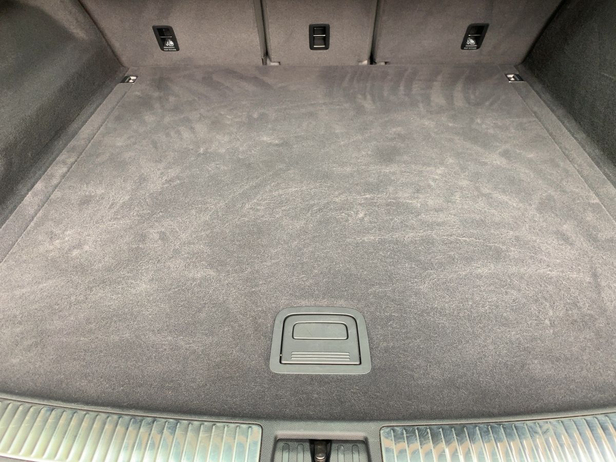 Volkswagen Touareg 3.0 TDI 4M R-LINE - Samsaru's Car Outlet
