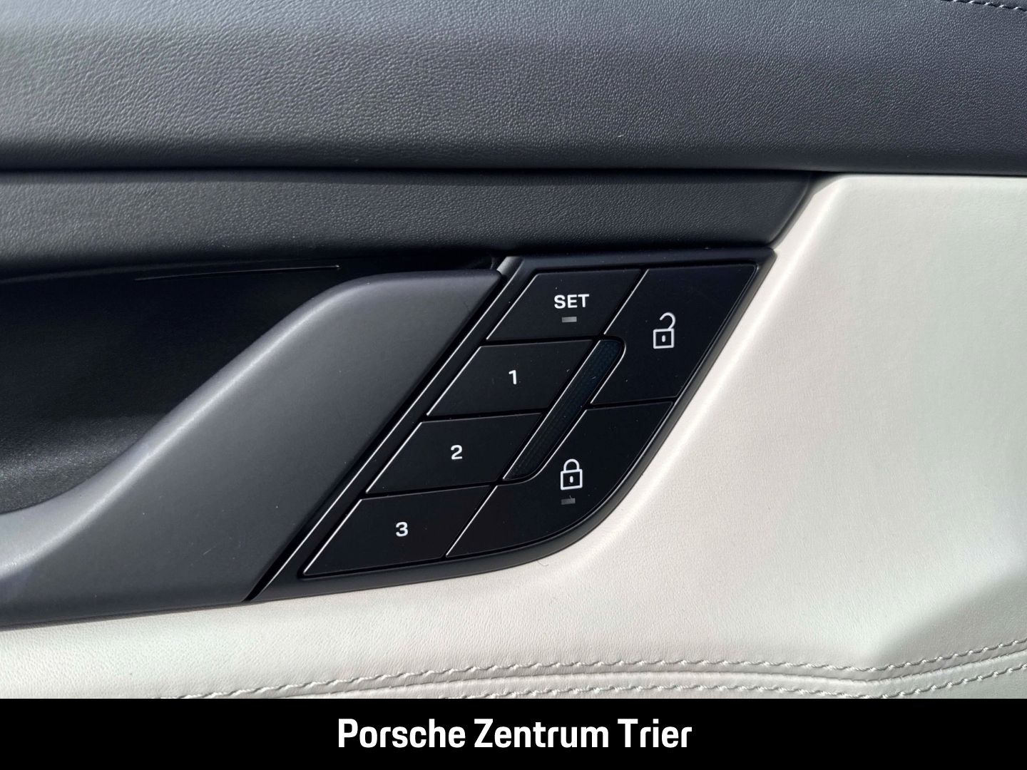 Porsche Taycan 4 Cross Turismo HA-Lenkung InnoDrive