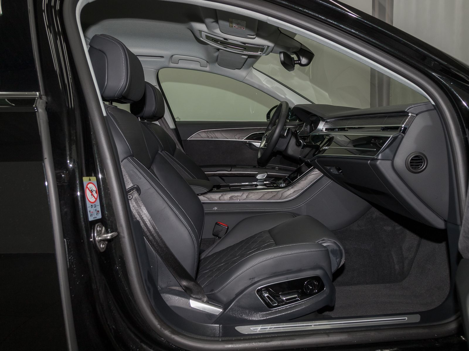 Audi A8 Lang 60 TFSIe Q NP145 - Samsaru's Car Outlet