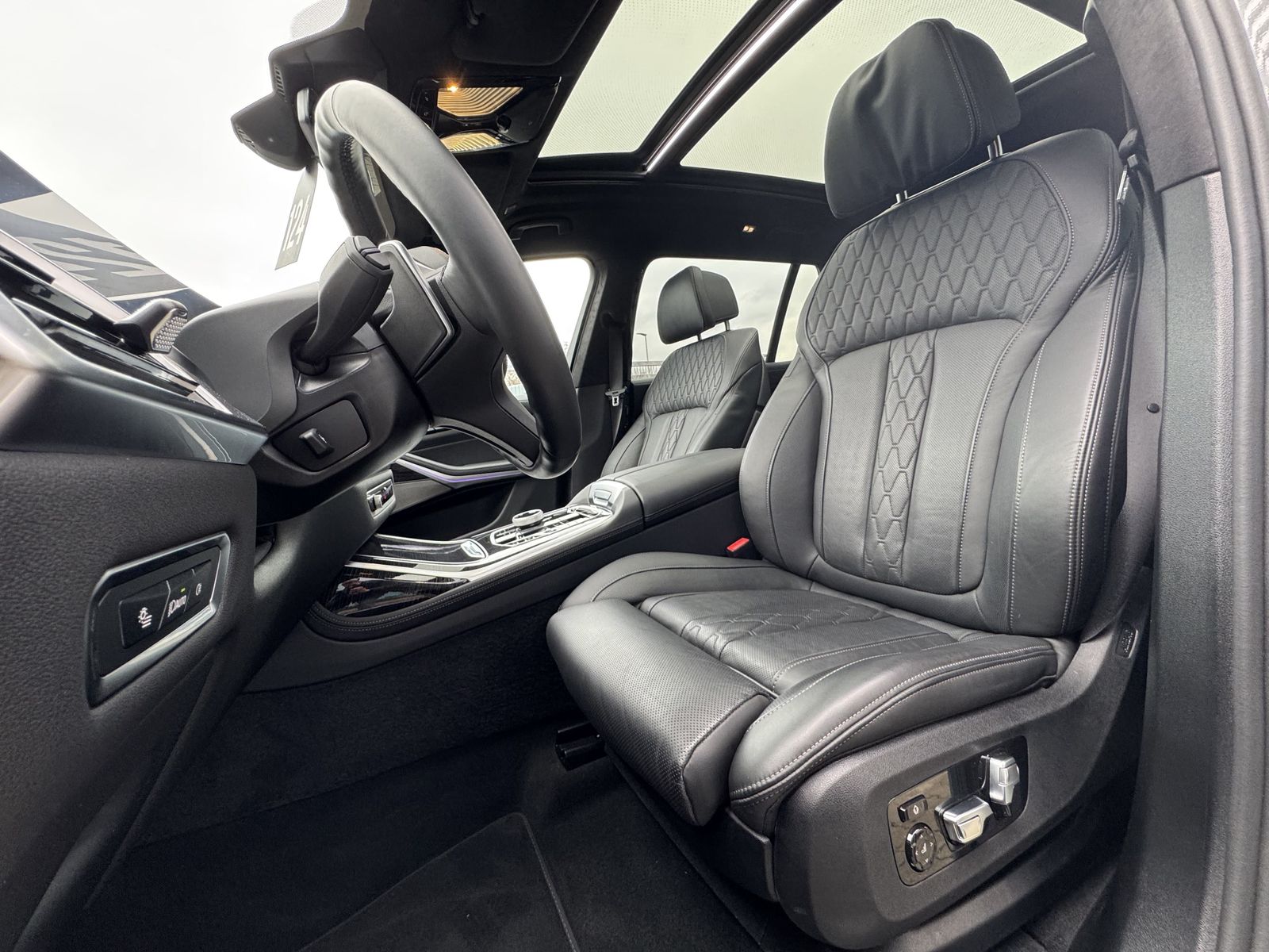 BMW X7 xDrive40i M Sport AHK P-SKY 6-Sitze StHzg h&k