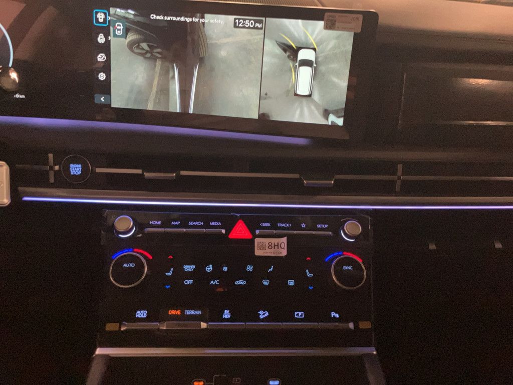 Hyundai SANTA FE Plug-In-Hybrid Signature - Samsaru's Car Outlet