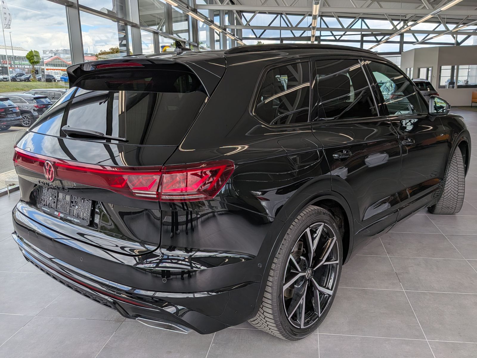 Volkswagen Touareg 3.0TDI 4M R-Line VOLL Black 22" UPE 114T
