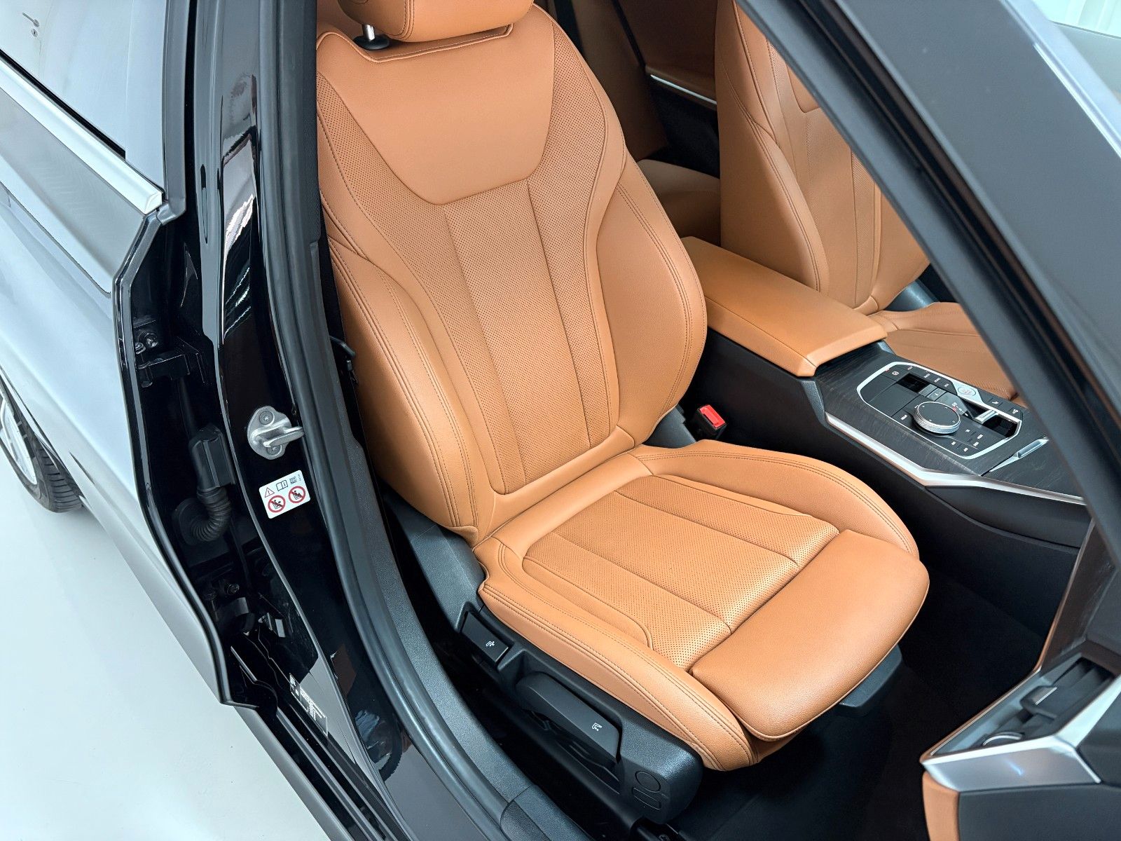 BMW 320 d xDrive /Curved-Display/LED/AHK/18"