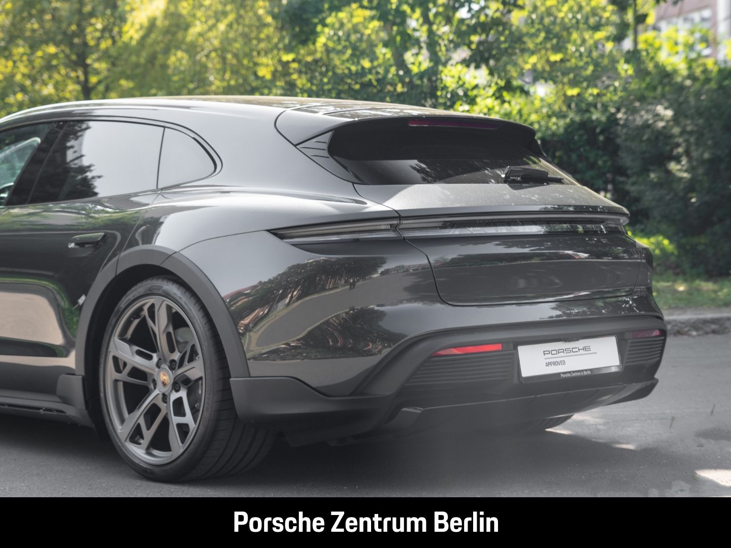 Porsche Taycan 4 Cross Turismo HD-Matrix Offroad Paket