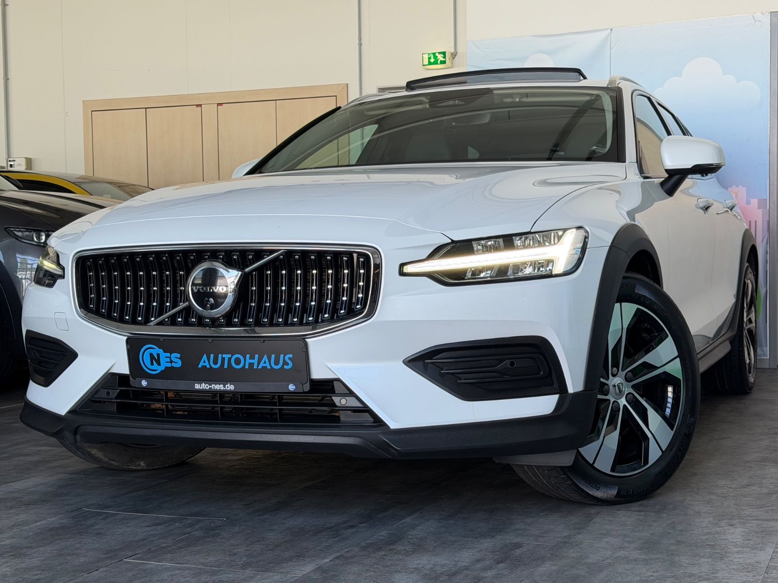 Volvo V60 CROSS COUNTRY PLUS AWD*ACC*PANO*LEDER*360*.