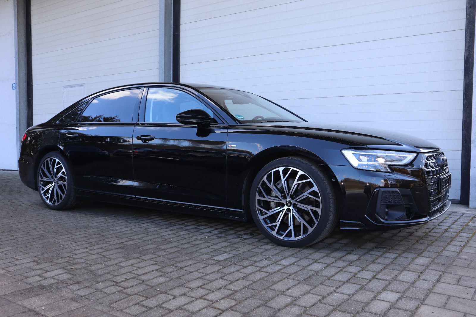 Audi A8L 55 TFSI lang exclusive S-Line - Samsaru's Car Outlet