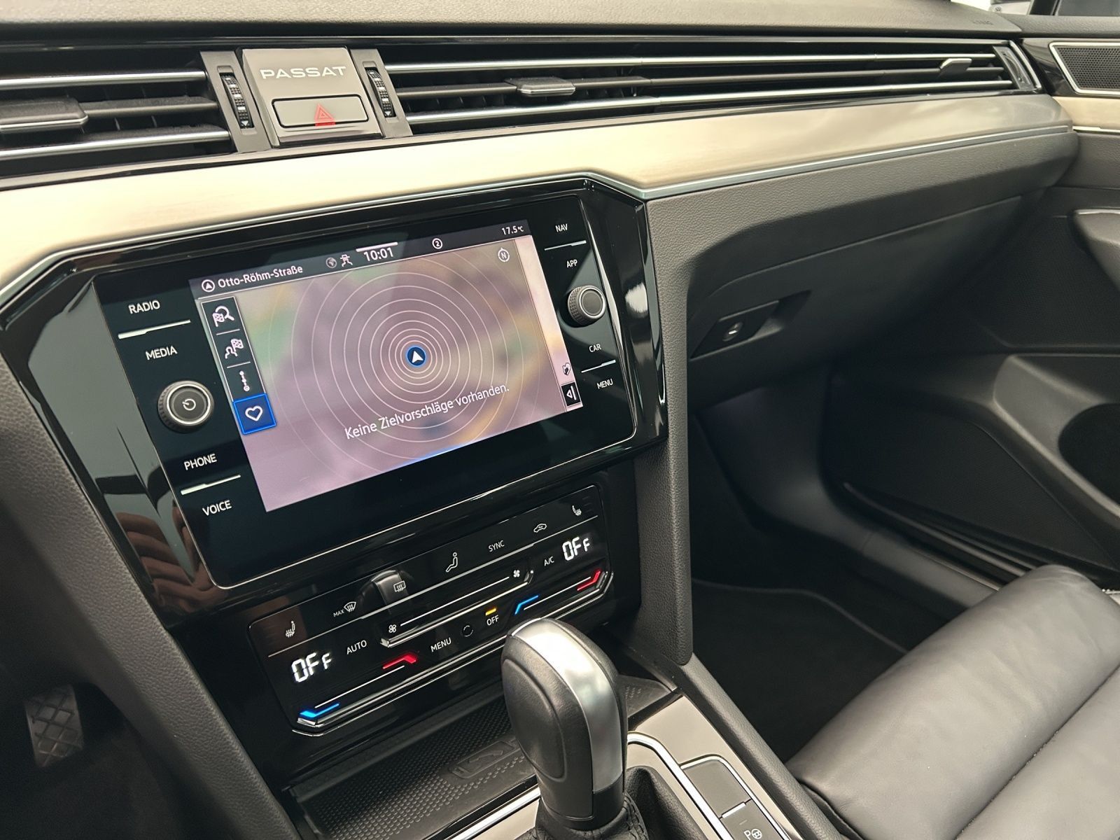 Volkswagen Passat Variant Elegance 2.0 TDI *AHK*NAVI*PANO*E