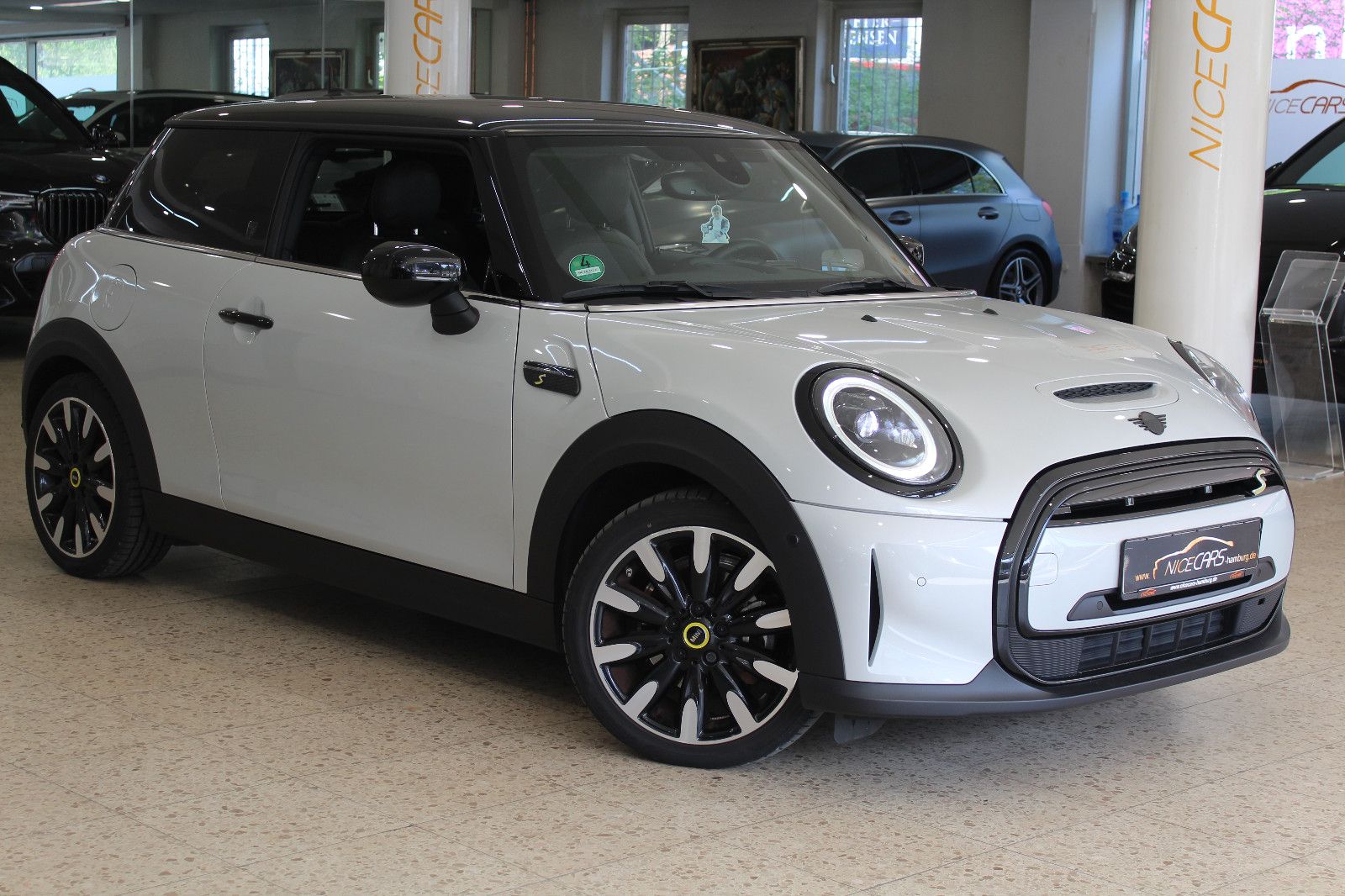 MINI COOPER SE Yours Trim Edition - Samsaru's Car Outlet