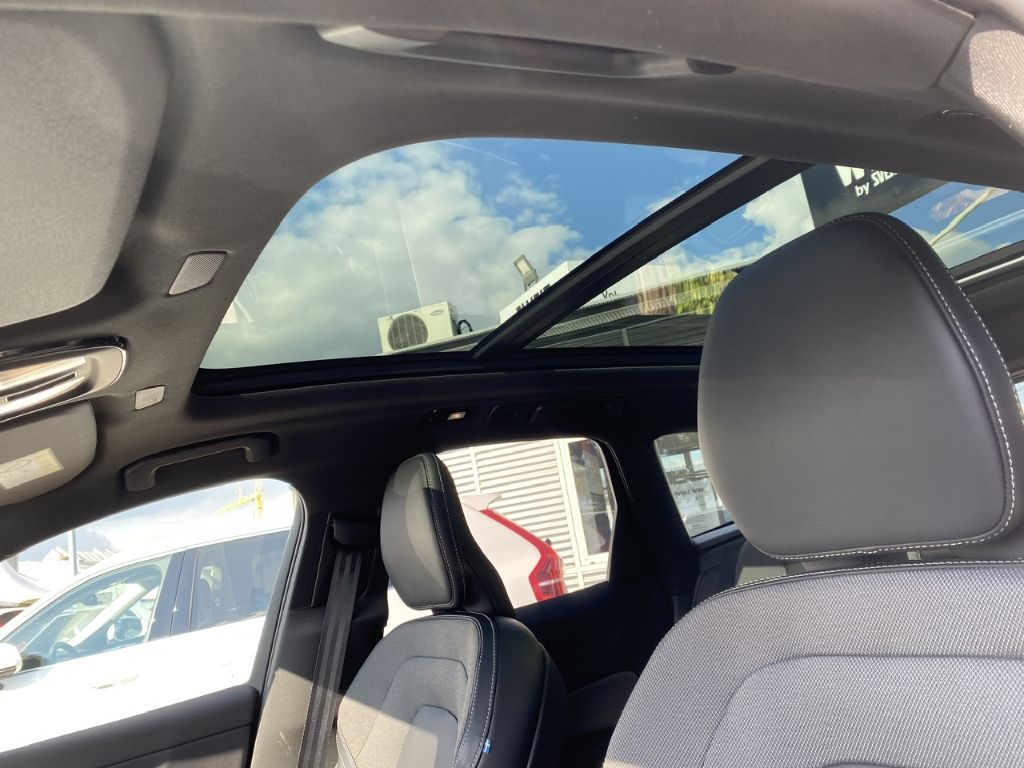 Volvo XC60 R Design Recharge Plug-In Hybrid AWD T8 Twi