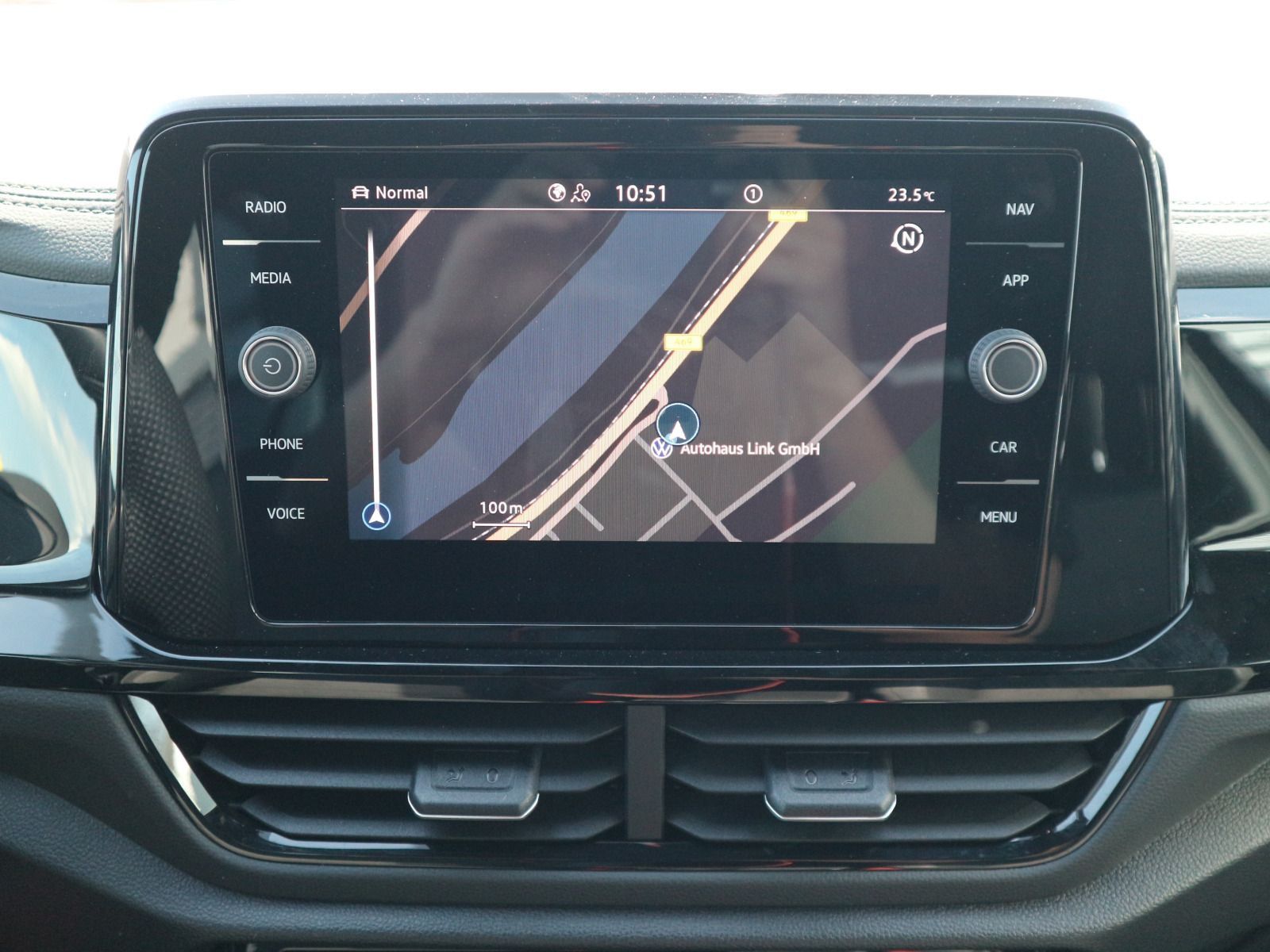 Volkswagen T-Roc R-Line - Samsaru's Car Outlet