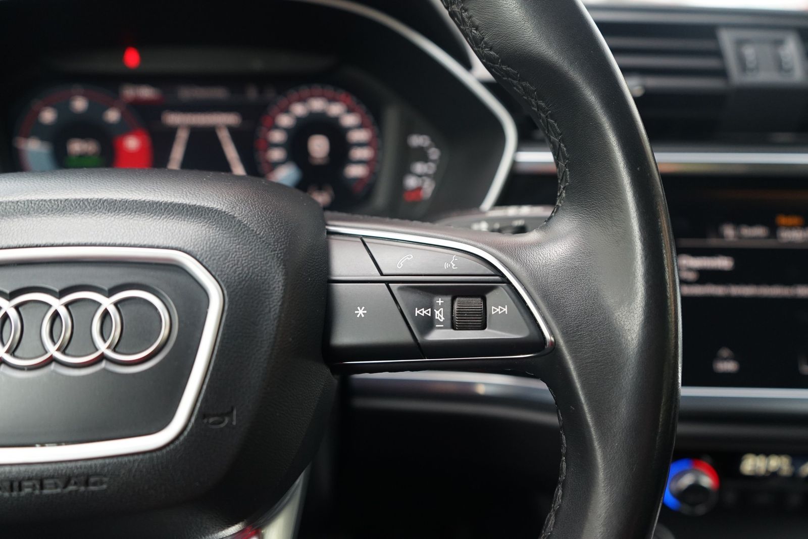 Audi Q3 Sportback 40 TDI quattro S line - Samsaru's Car Outlet