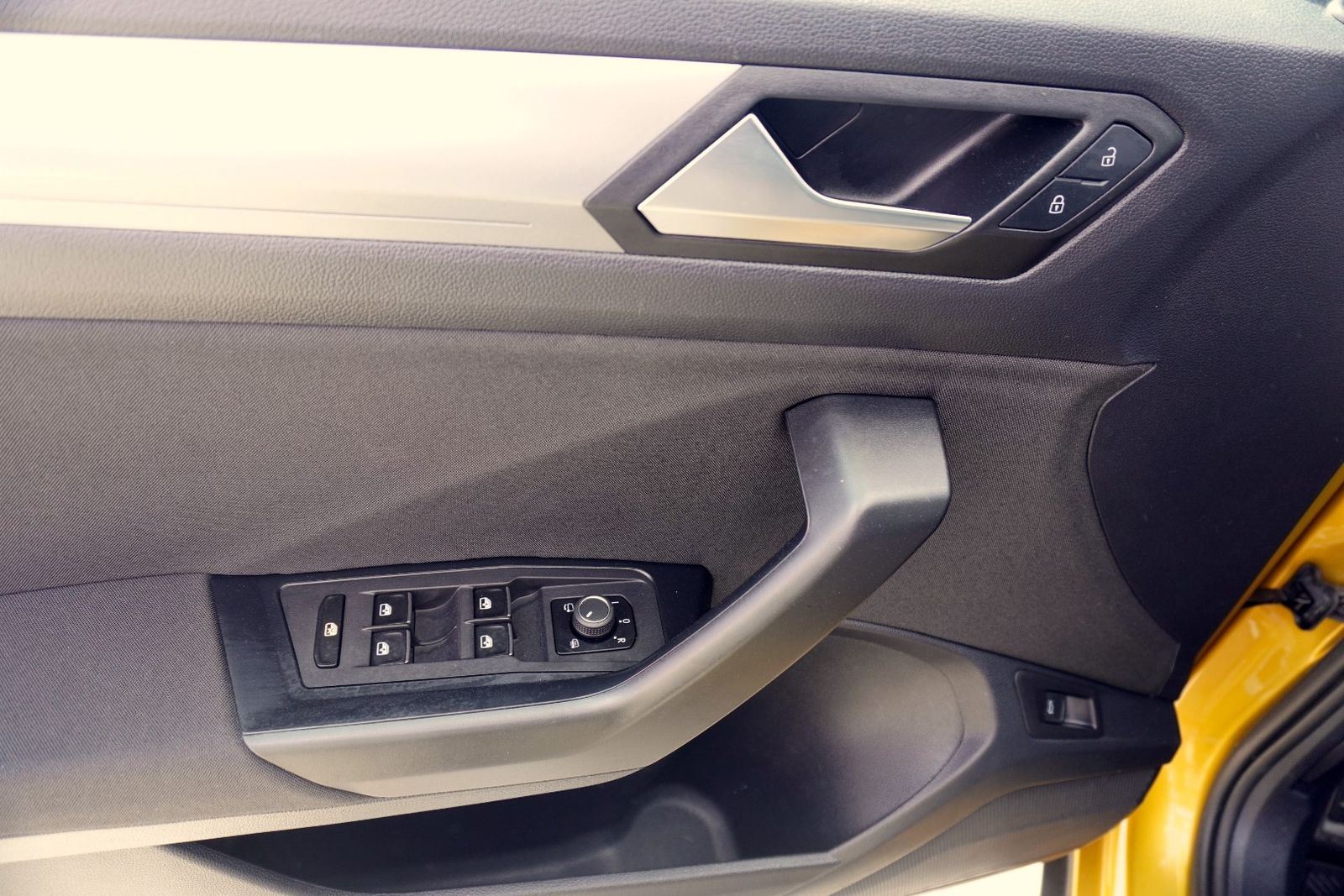 Volkswagen T-Roc 2.0 TDI Active - Samsaru's Car Outlet