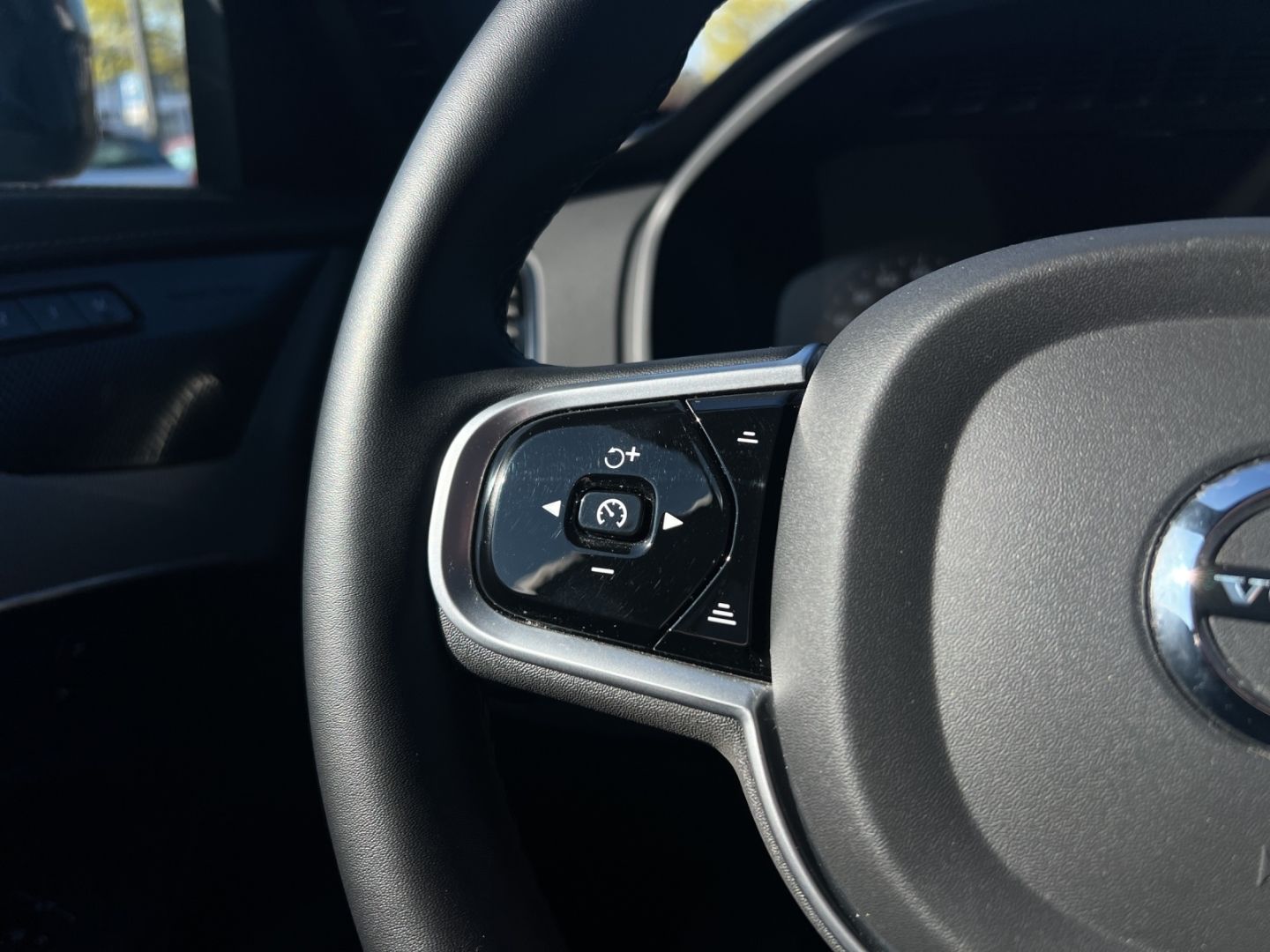 Volvo XC90 B5 D AWD R-Design 4ZKlima MassageSitze