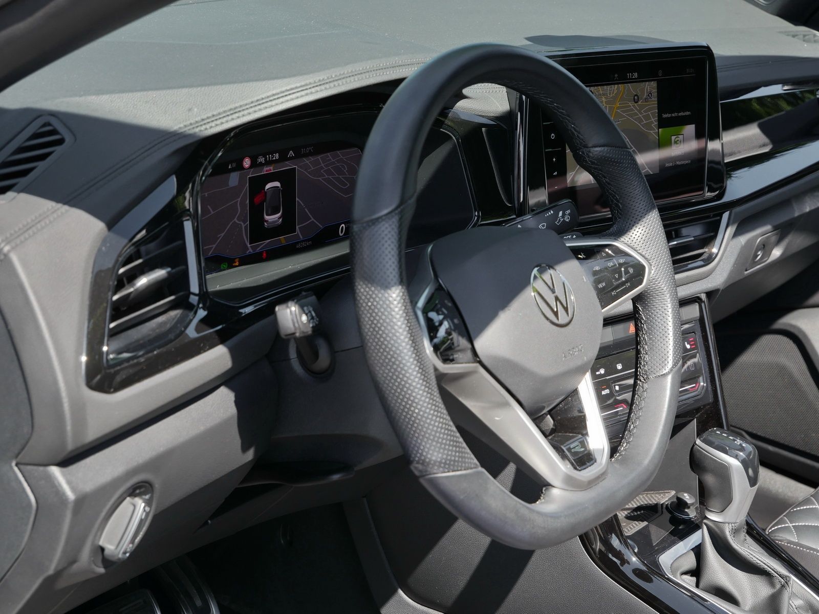 Volkswagen T-Roc TSI R-Line - Samsaru's Car Outlet