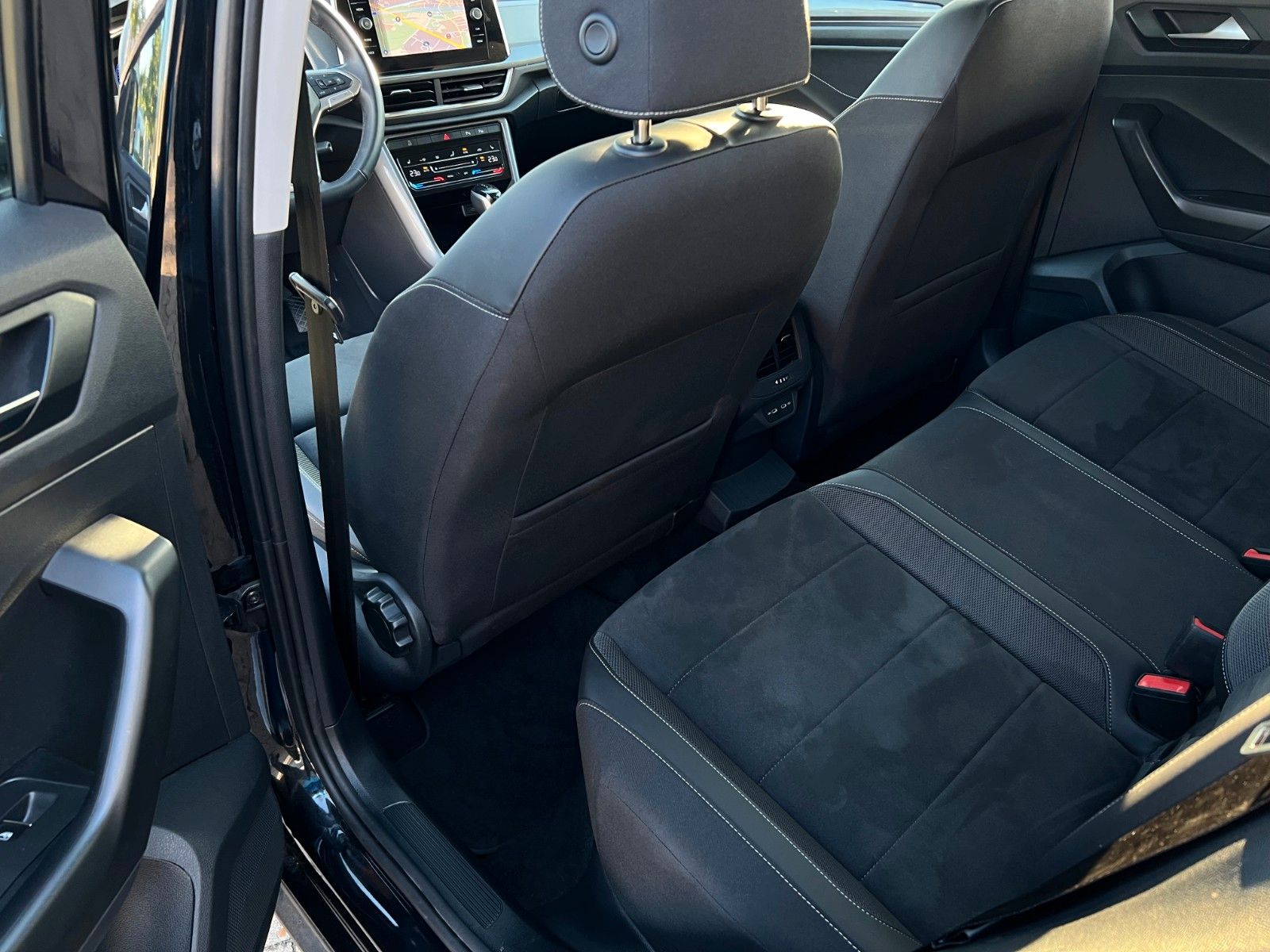 Volkswagen T-Roc Style - Samsaru's Car Outlet