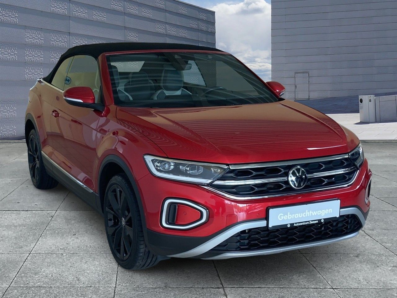 Volkswagen T-Roc Cabriolet 1.5 TSI Style - Samsaru's Car Outlet