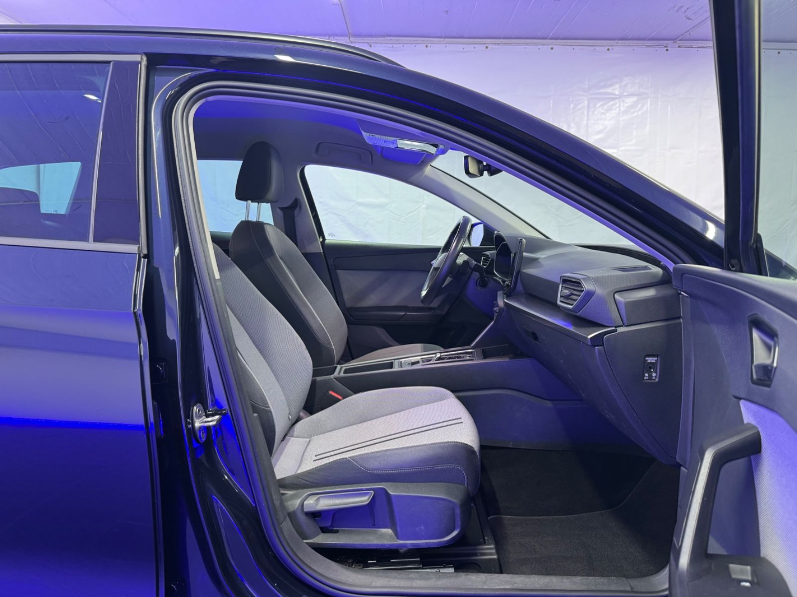 Seat Leon Sportstourer Style Aut - Samsaru's Car Outlet