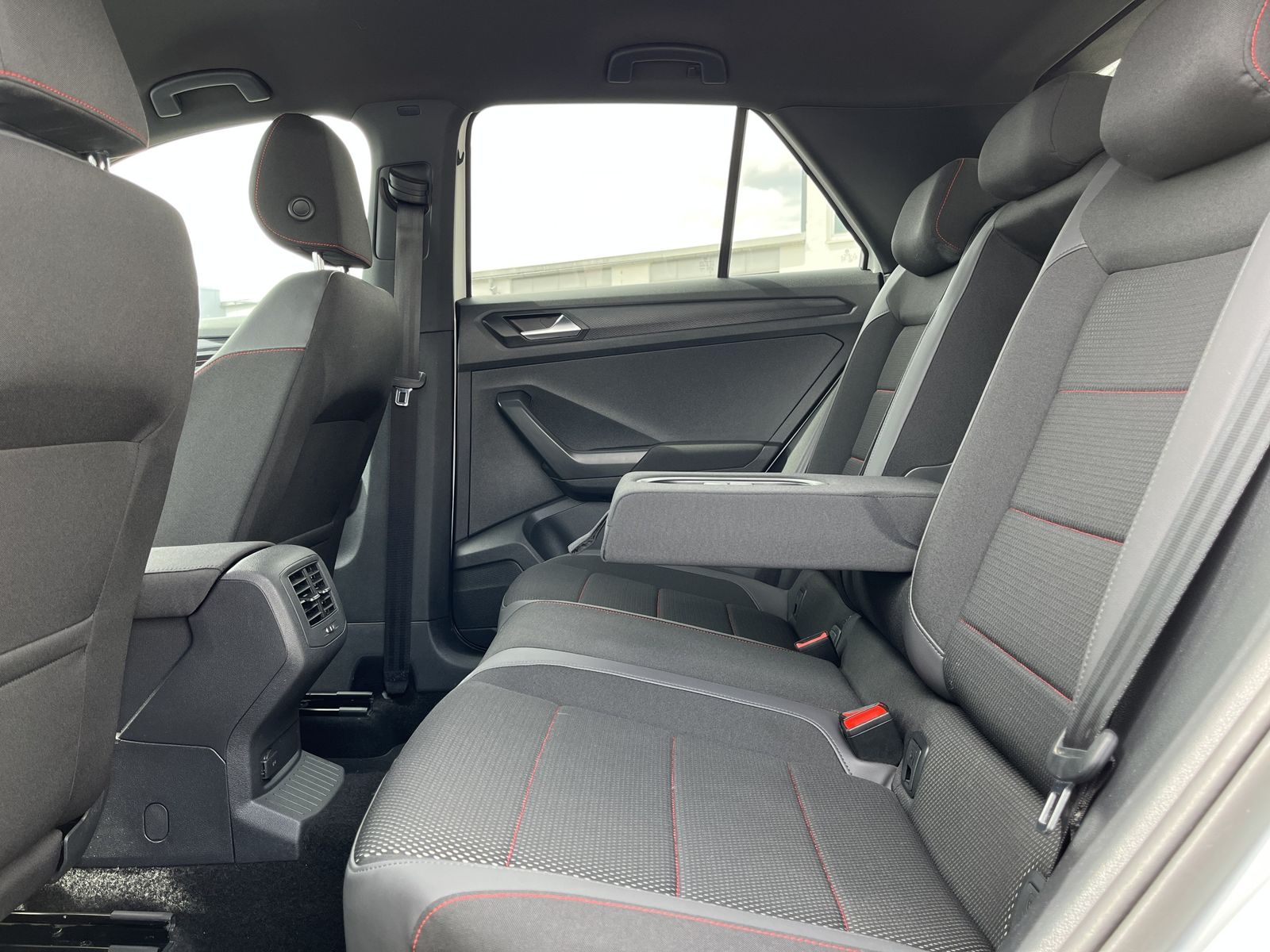 Volkswagen T-Roc 2.0 TSI DSG 4Motion Sport - Samsaru's Car Outlet
