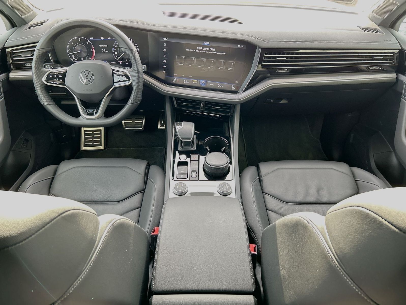 Volkswagen Touareg 3.0 TDI 4Motion R-Line - Samsaru's Car Outlet