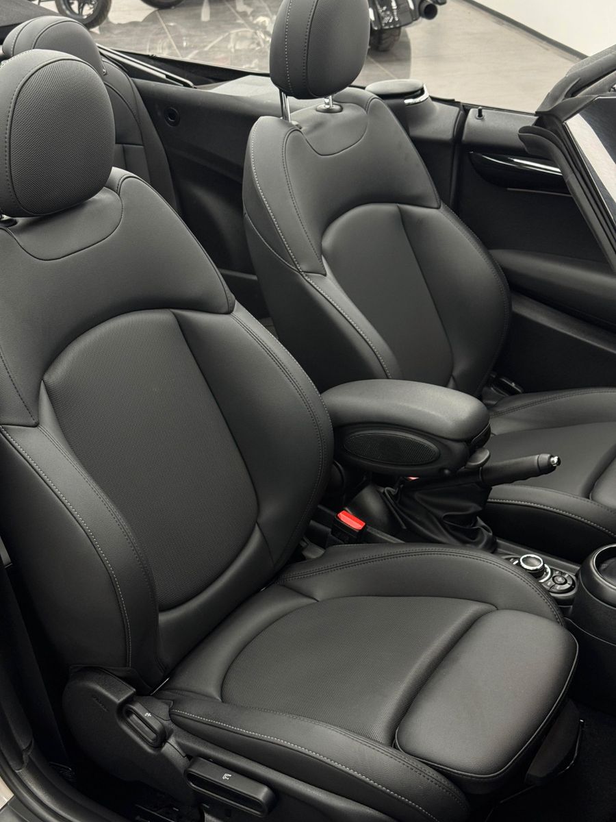 MINI Cabrio Cooper - Samsaru's Car Outlet