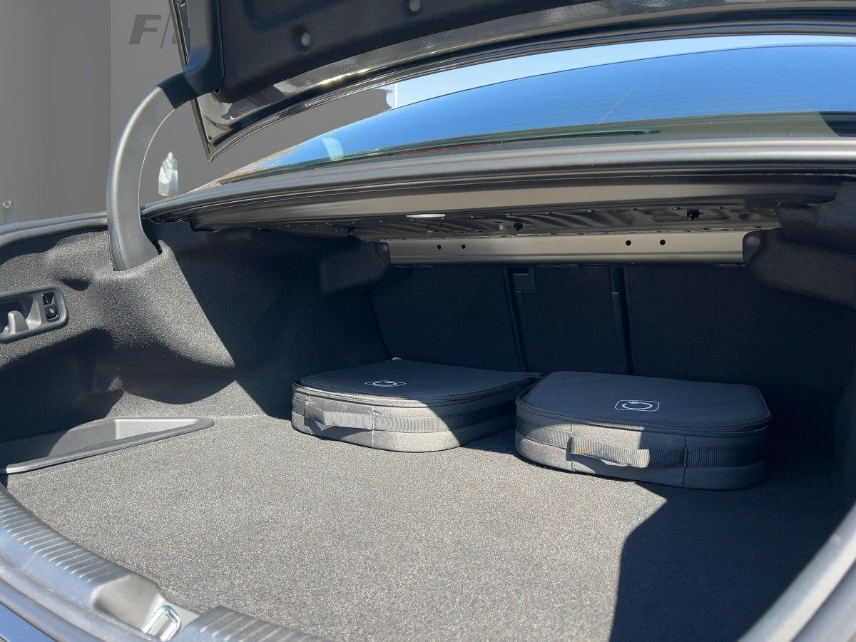 Mercedes-Benz C 300 e AMG Line - Samsaru's Car Outlet