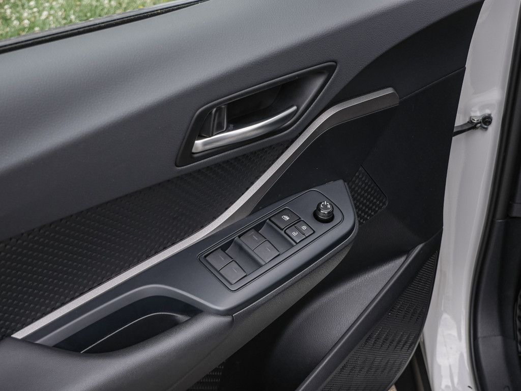 Toyota C-HR HYBRID Flow - Samsaru's Car Outlet