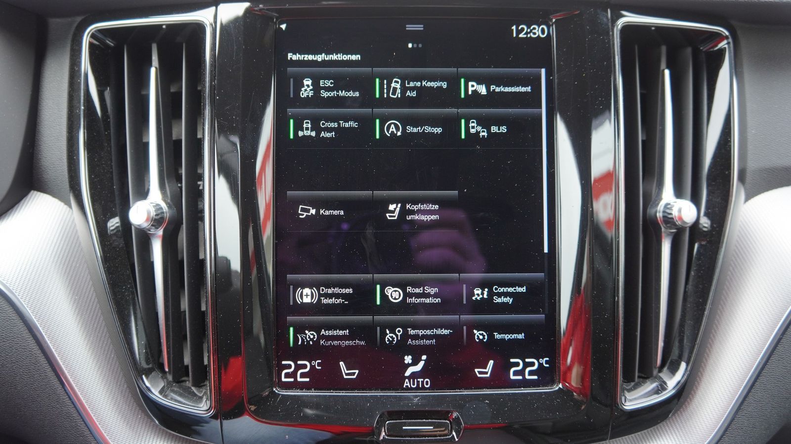 Volvo XC 60 B5 AWD R-Design - Samsaru's Car Outlet