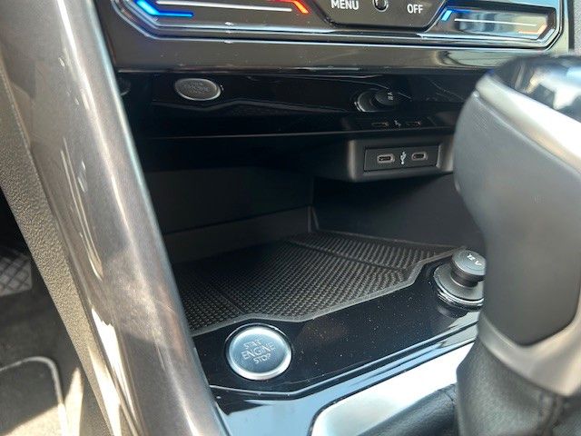 Volkswagen T-Roc 1.5 TSI Style - Samsaru's Car Outlet