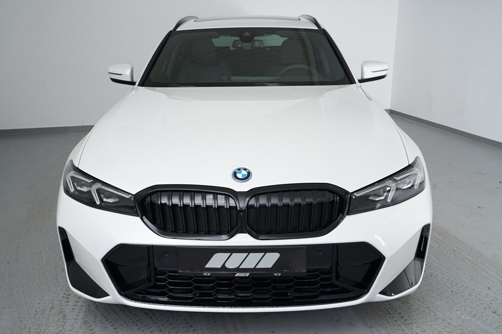BMW 330e xDrive Touring (M-Sport Navi LED AHK H/K)