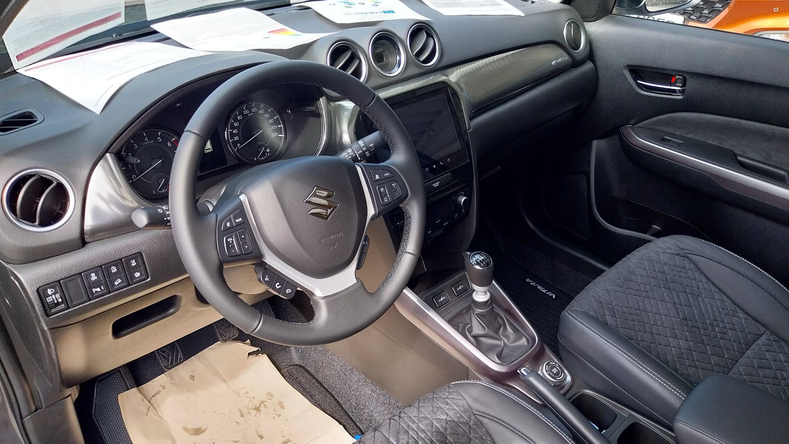 Suzuki Vitara 1.4 Hybrid Comfort+ Allgrip - Samsaru's Car Outlet