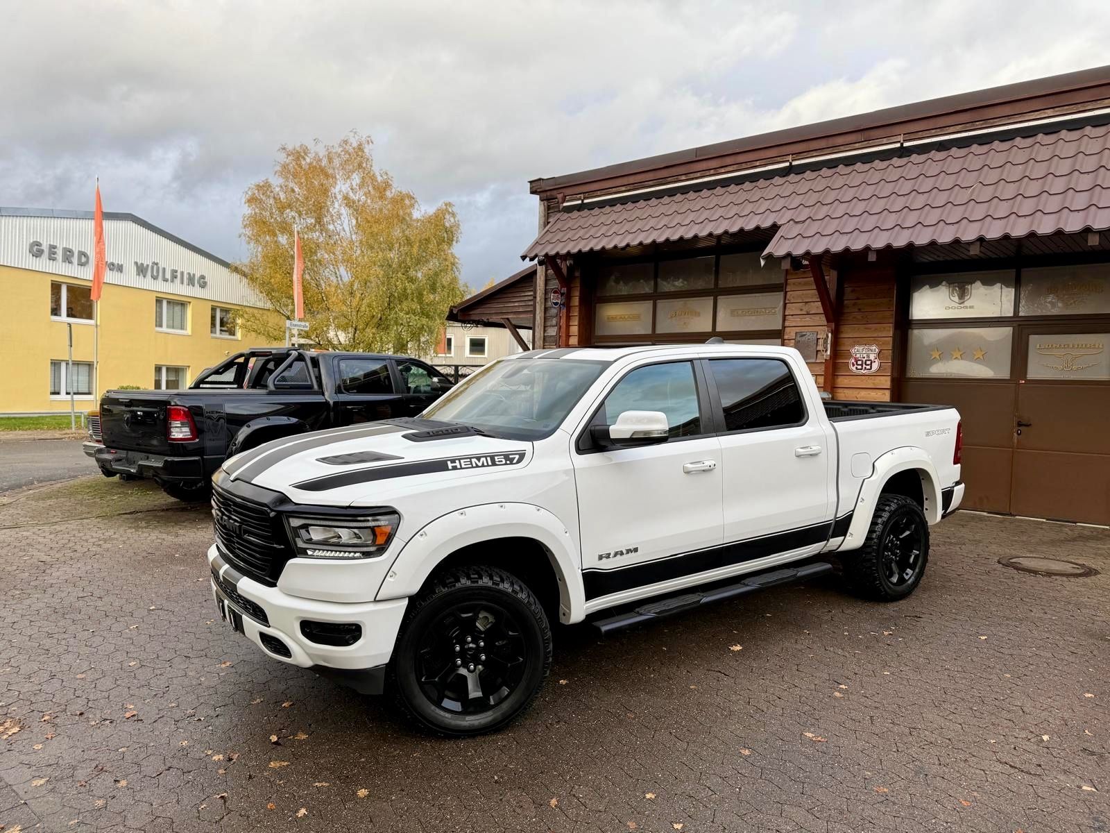 Dodge LARAMI*SPORT*12"RADIO*PANO*OFFROAD*BÜGEL*GARANTI