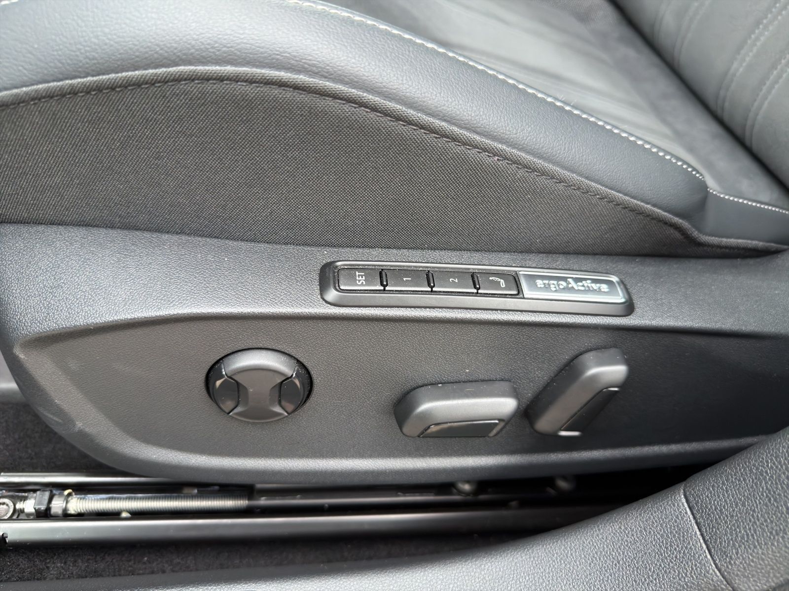 Volkswagen Golf 1.5 eTSI DSG STYLE MATRIX ASSIST AREAVIEW