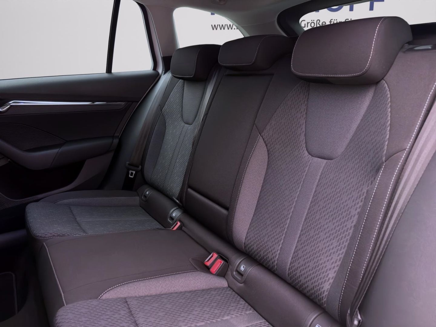 Skoda Octavia Combi 2.0 TDI DSG STYLE - Samsaru's Car Outlet