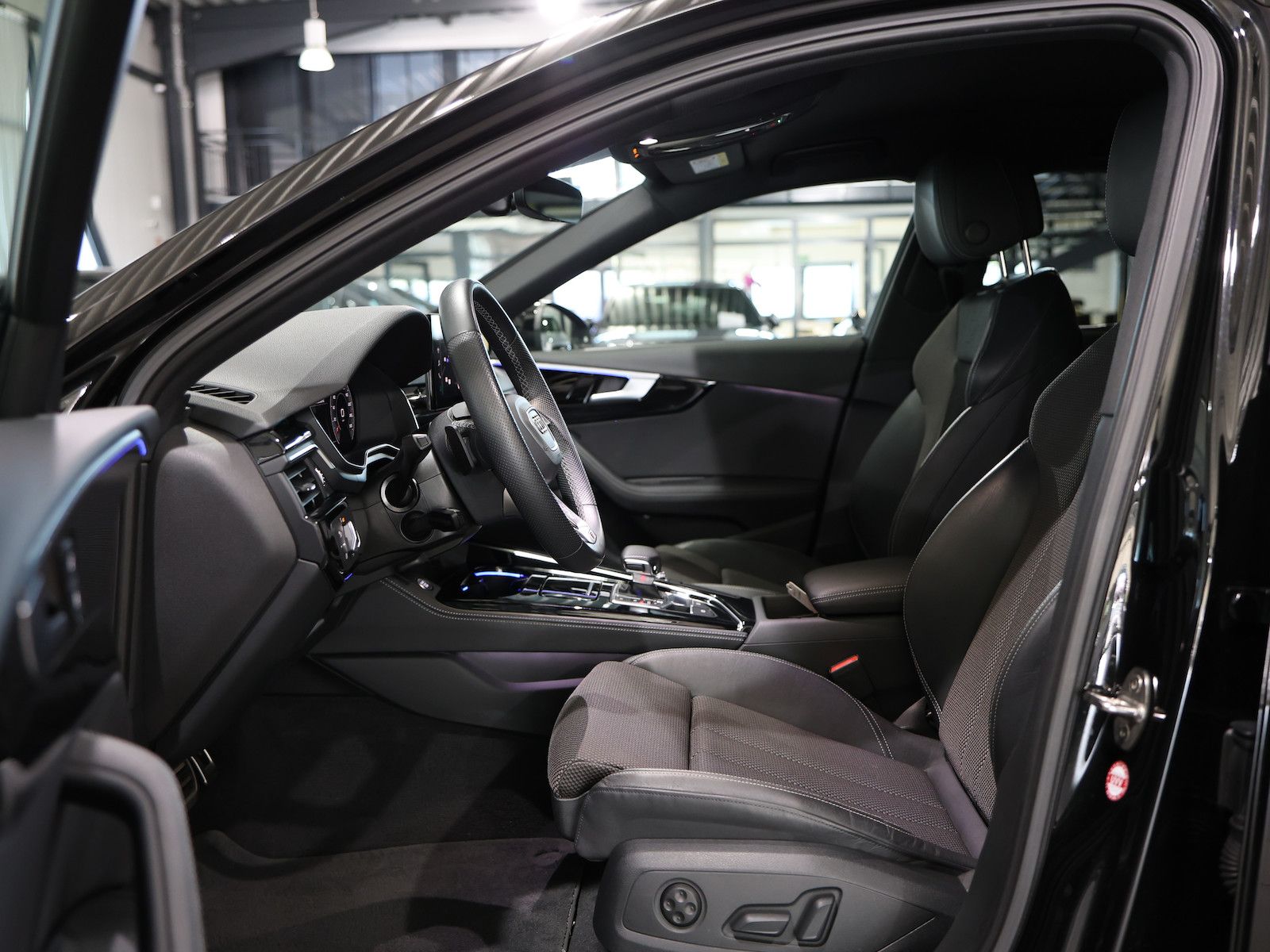Audi A4 Avant 45 TFSI Q COMPETITION S-LINE BLACK