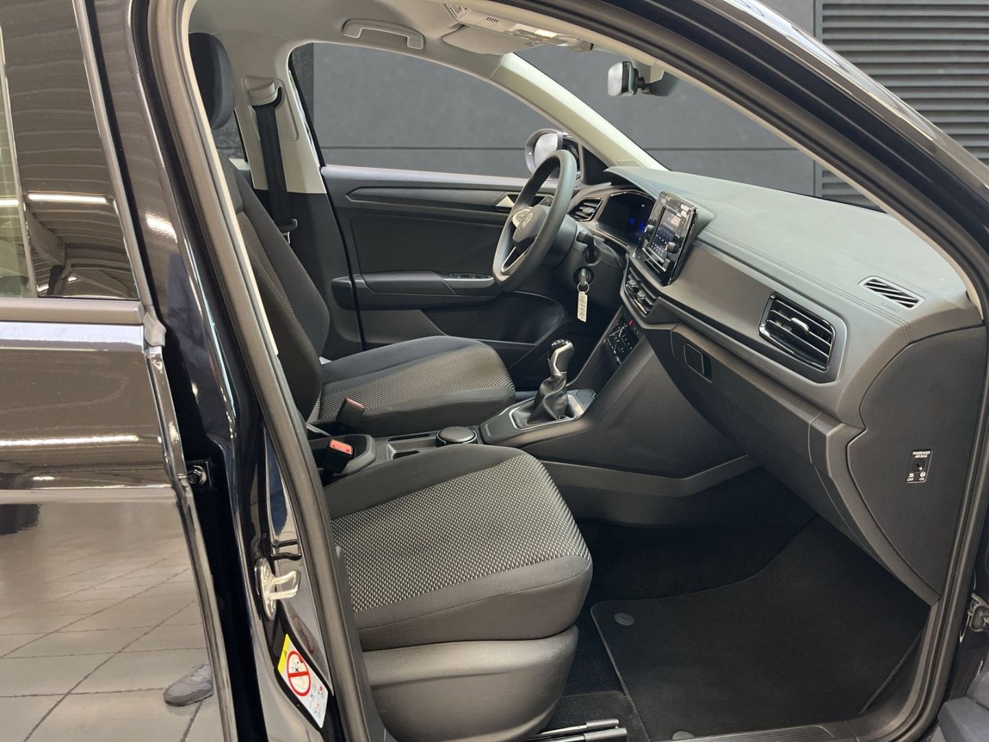 Volkswagen T-Roc 1.0 TSI - Samsaru's Car Outlet