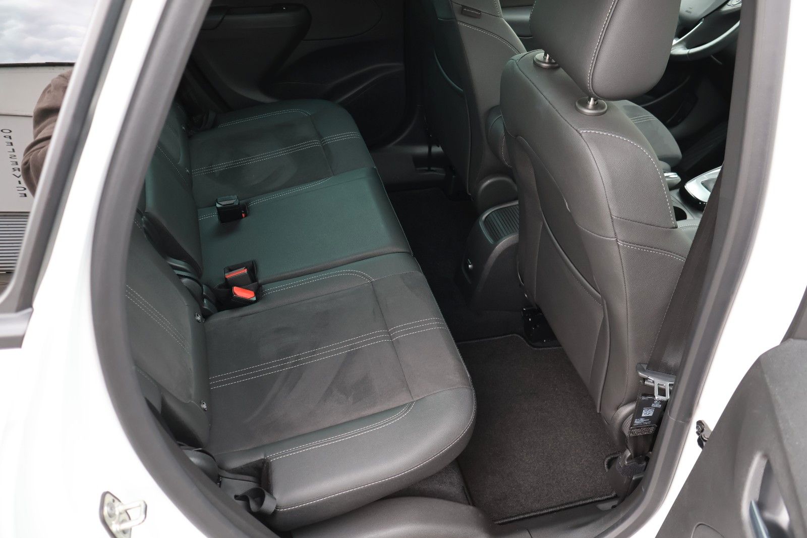 Opel Crossland 1.5 Diesel Ultimate - Samsaru's Car Outlet