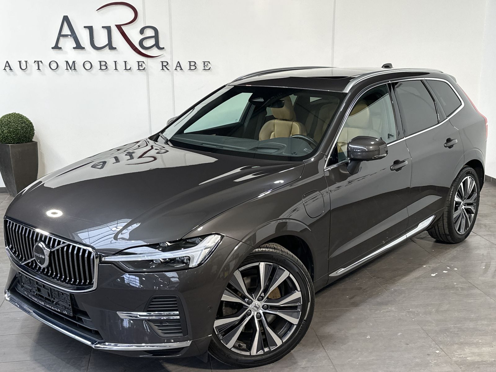 Volvo XC60 T6 AWD Plus Dark PANO+360°+VCOCK+AHK+20ZOLL