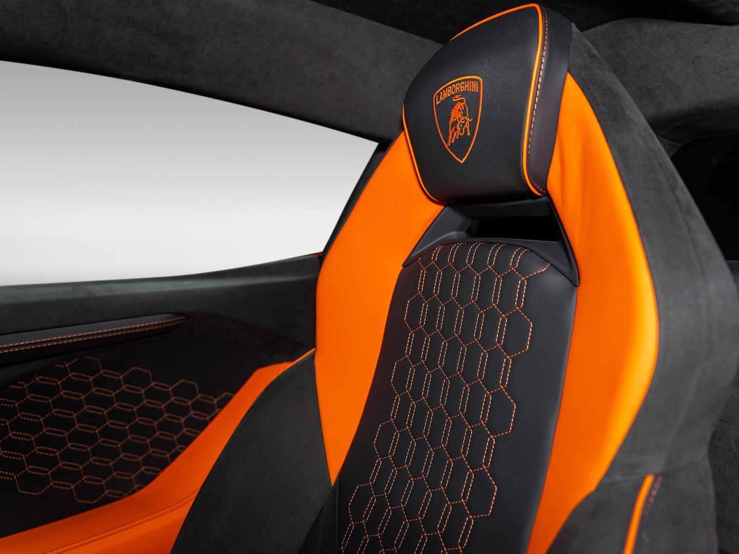 Lamborghini Revuelto - Samsaru's Car Outlet